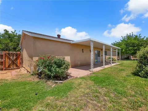 Exterior - 21693 Wren, Apple Valley, CA 92308 photo 2 of 9