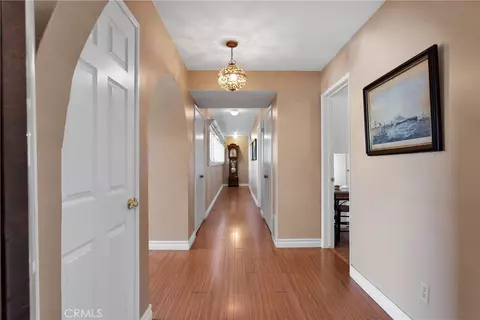 Entry Way - 19955 Chickasaw Rd, Apple Valley, CA 92307 photo 4 of 5