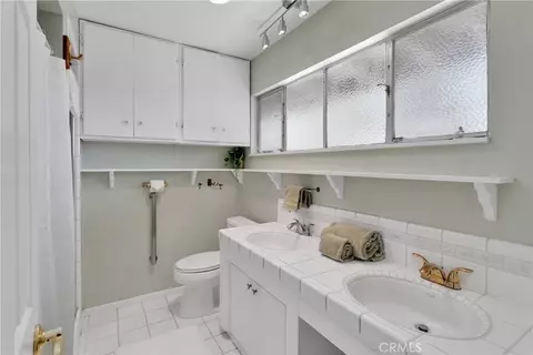 Bath - 19955 Chickasaw Rd, Apple Valley, CA 92307 photo 1 of 5
