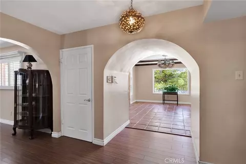 Entry Way - 19955 Chickasaw Rd, Apple Valley, CA 92307 photo 3 of 5
