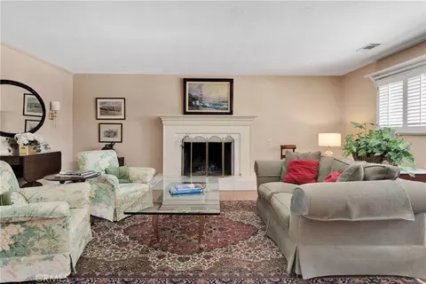 Living - 19955 Chickasaw Rd, Apple Valley, CA 92307 photo 2 of 6