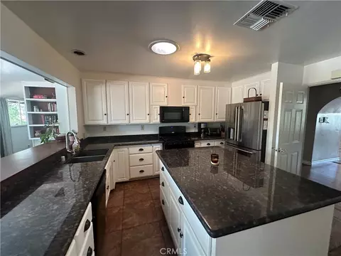 Kitchen - 19955 Chickasaw Rd, Apple Valley, CA 92307 photo 1 of 1