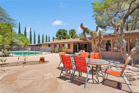 Exterior - 19955 Chickasaw Rd, Apple Valley, CA 92307 photo 5 of 7