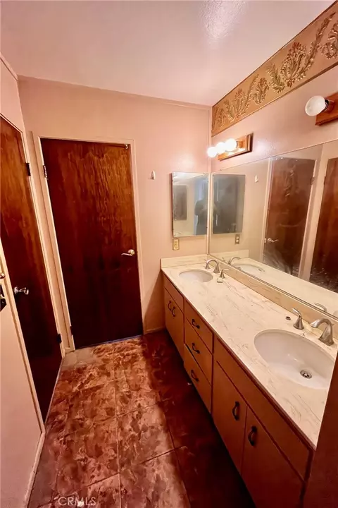 Bath - 29690 Palermo St, Barstow, CA 92311 photo 1 of 3