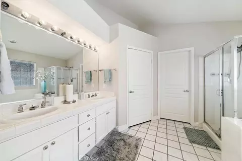 Bath - 11574 Mountain Mdw, Apple Valley, CA 92308 photo 2 of 4
