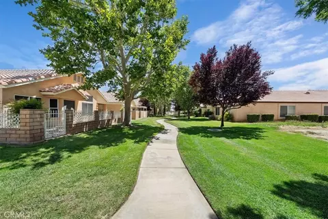 Exterior - 11574 Mountain Mdw, Apple Valley, CA 92308 photo 11 of 12