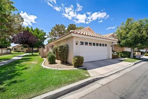 Exterior - 11574 Mountain Mdw, Apple Valley, CA 92308 photo 2 of 12