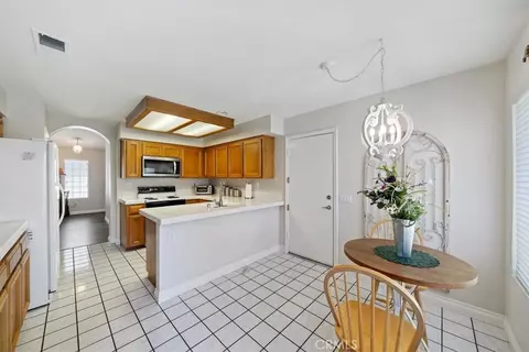 Kitchen - 11574 Mountain Mdw, Apple Valley, CA 92308 photo 4 of 4