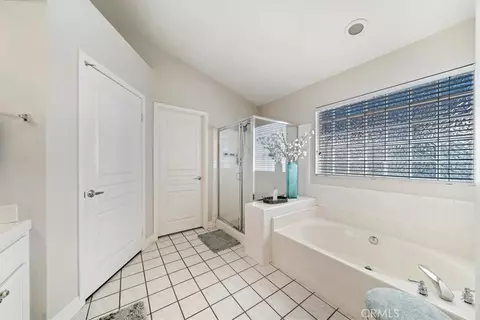 Bath - 11574 Mountain Mdw, Apple Valley, CA 92308 photo 4 of 4