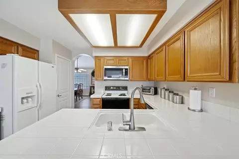 Kitchen - 11574 Mountain Mdw, Apple Valley, CA 92308 photo 2 of 4
