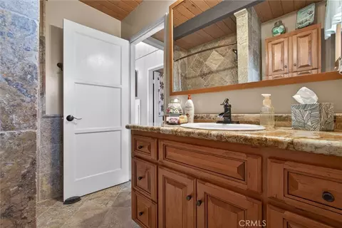 Bath - 1488 Linnet, Wrightwood, CA 92397 photo 6 of 6