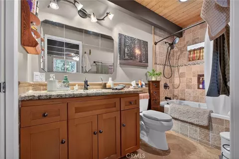 Bath - 1488 Linnet, Wrightwood, CA 92397 photo 1 of 6