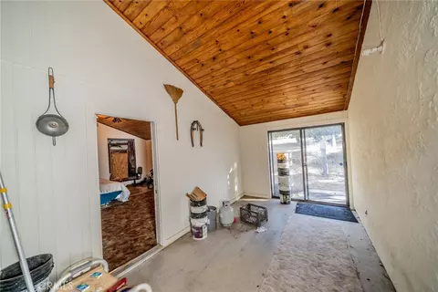 Entry Way - 6474 Macapa, Phelan, CA 92371 photo 2 of 3