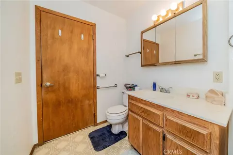 Bath - 6474 Macapa, Phelan, CA 92371 photo 4 of 7