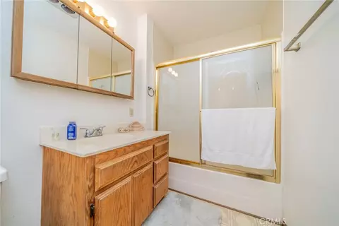 Bath - 6474 Macapa, Phelan, CA 92371 photo 3 of 7