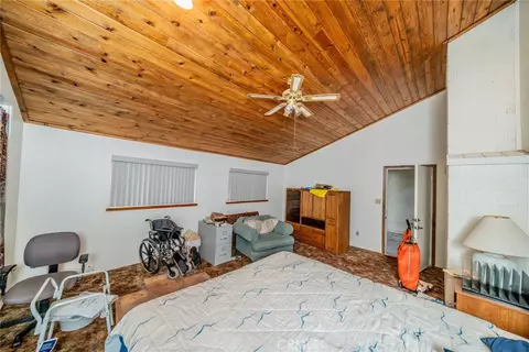 Bedroom - 6474 Macapa, Phelan, CA 92371 photo 7 of 16