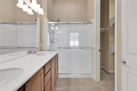 Bath - 10149 Darby Rd, Apple Valley, CA 92308 photo 2 of 4