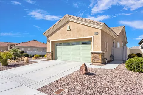 Exterior - 10149 Darby Rd, Apple Valley, CA 92308 photo 3 of 10