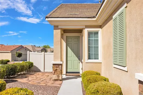 Exterior - 10149 Darby Rd, Apple Valley, CA 92308 photo 5 of 10