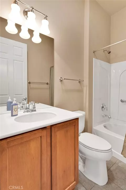 Bath - 10149 Darby Rd, Apple Valley, CA 92308 photo 4 of 4