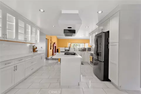 Kitchen - 20430 Rancherias, Apple Valley, CA 92307 photo 4 of 6