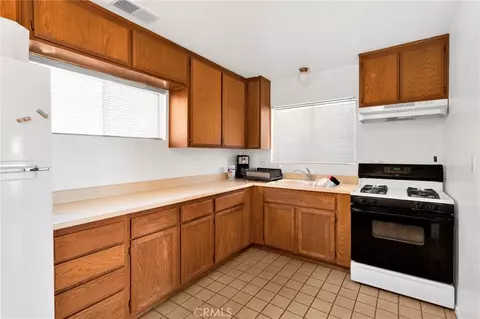 Kitchen - 20430 Rancherias, Apple Valley, CA 92307 photo 6 of 6