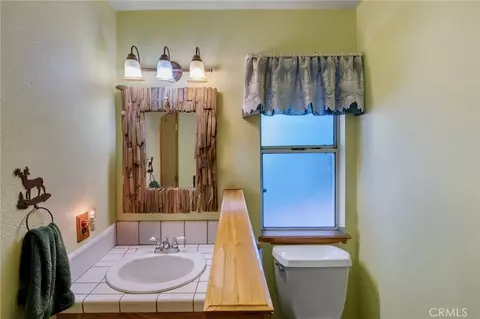 Bath - 7685 Wintergreen, Wrightwood, CA 92397 photo 1 of 5