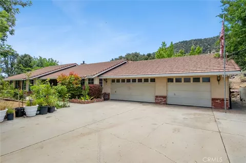 Exterior - 7685 Wintergreen, Wrightwood, CA 92397 photo 2 of 15