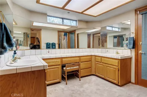 Bath - 7685 Wintergreen, Wrightwood, CA 92397 photo 4 of 5
