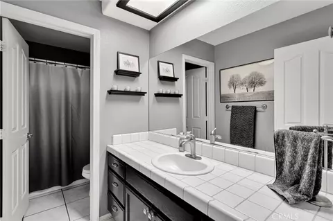 Bath - 20134 Skyline Ranch Dr, Apple Valley, CA 92308 photo 9 of 10