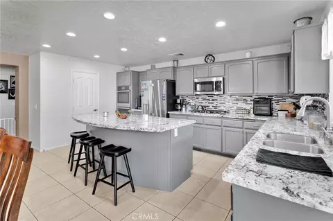 Kitchen - 20134 Skyline Ranch Dr, Apple Valley, CA 92308 photo 3 of 4