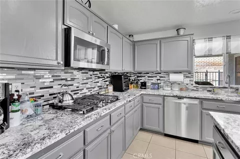Kitchen - 20134 Skyline Ranch Dr, Apple Valley, CA 92308 photo 2 of 4