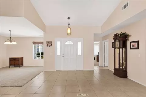 Entry Way - 20134 Skyline Ranch Dr, Apple Valley, CA 92308 photo 2 of 8