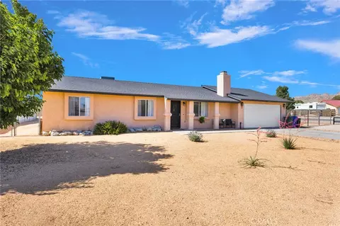 Exterior - 22672 El Centro Rd, Apple Valley, CA 92307 photo 7 of 8
