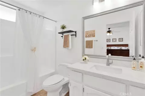 Bath - 22672 El Centro Rd, Apple Valley, CA 92307 photo 2 of 3