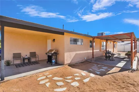 Exterior - 22672 El Centro Rd, Apple Valley, CA 92307 photo 3 of 8
