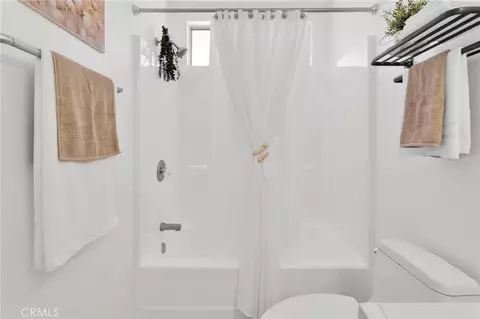 Bath - 22672 El Centro Rd, Apple Valley, CA 92307 photo 3 of 3