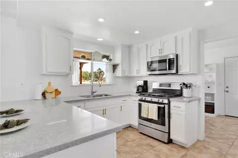 Kitchen - 22672 El Centro Rd, Apple Valley, CA 92307 photo 1 of 4
