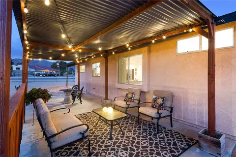Exterior - 22672 El Centro Rd, Apple Valley, CA 92307 photo 5 of 8