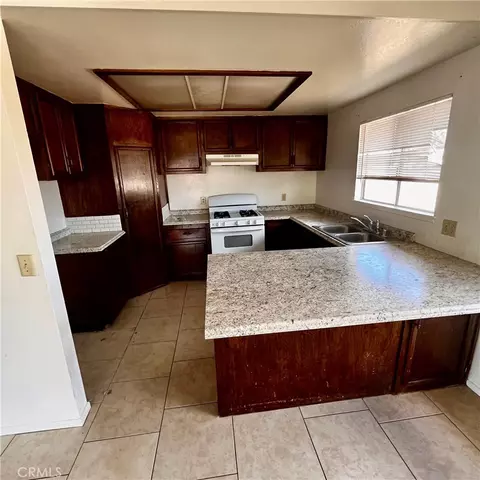 Kitchen - 15375 Cheyenne Rd, Apple Valley, CA 92307 photo 5 of 5