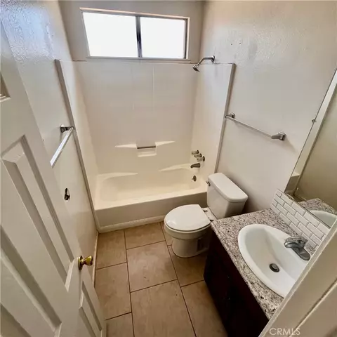 Bath - 15375 Cheyenne Rd, Apple Valley, CA 92307 photo 2 of 3