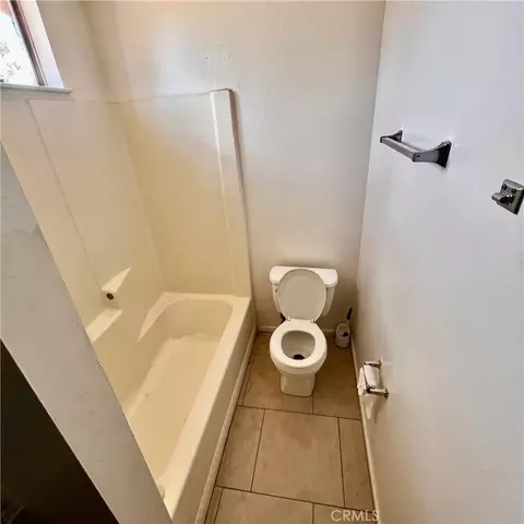 Bath - 15375 Cheyenne Rd, Apple Valley, CA 92307 photo 3 of 3