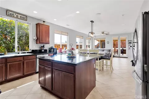 Kitchen - 10343 Tandis Ct, Adelanto, CA 92301 photo 3 of 4