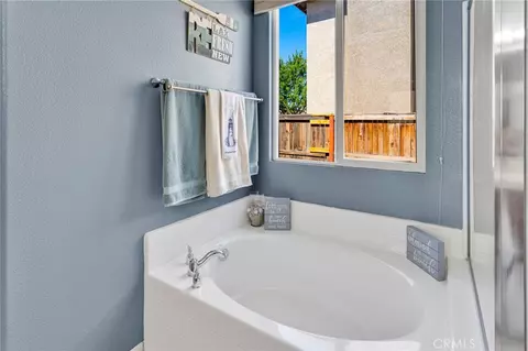 Bath - 10343 Tandis Ct, Adelanto, CA 92301 photo 2 of 4