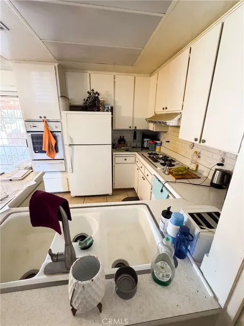 Kitchen - 2016 Barcelona Cir, Barstow, CA 92311 photo 1 of 1