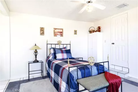 Bedroom - 25274 Skyline, Apple Valley, CA 92308 photo 2 of 2