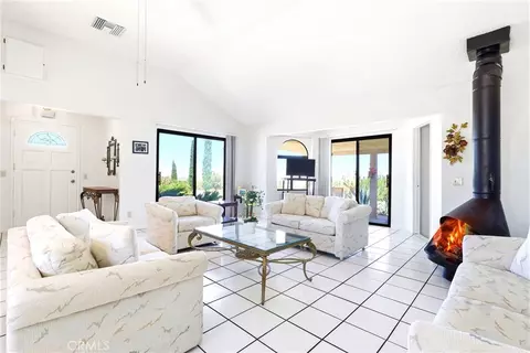 Living - 25274 Skyline, Apple Valley, CA 92308 photo 5 of 5