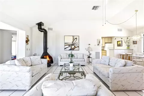 Living - 25274 Skyline, Apple Valley, CA 92308 photo 3 of 5