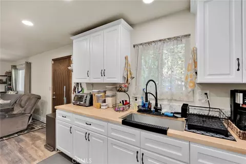 Kitchen - 249 Cedar Ln, Big Bear City, CA 92314 photo 3 of 3