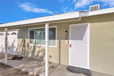 Exterior - 12696 Kiowa Rd, Apple Valley, CA 92308 photo 3 of 10